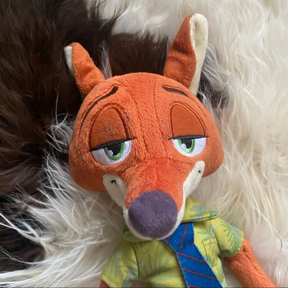 ZOOTOPIA Disney Nick Wilde Talking 11” Plush Fox - Picture 4 of 11